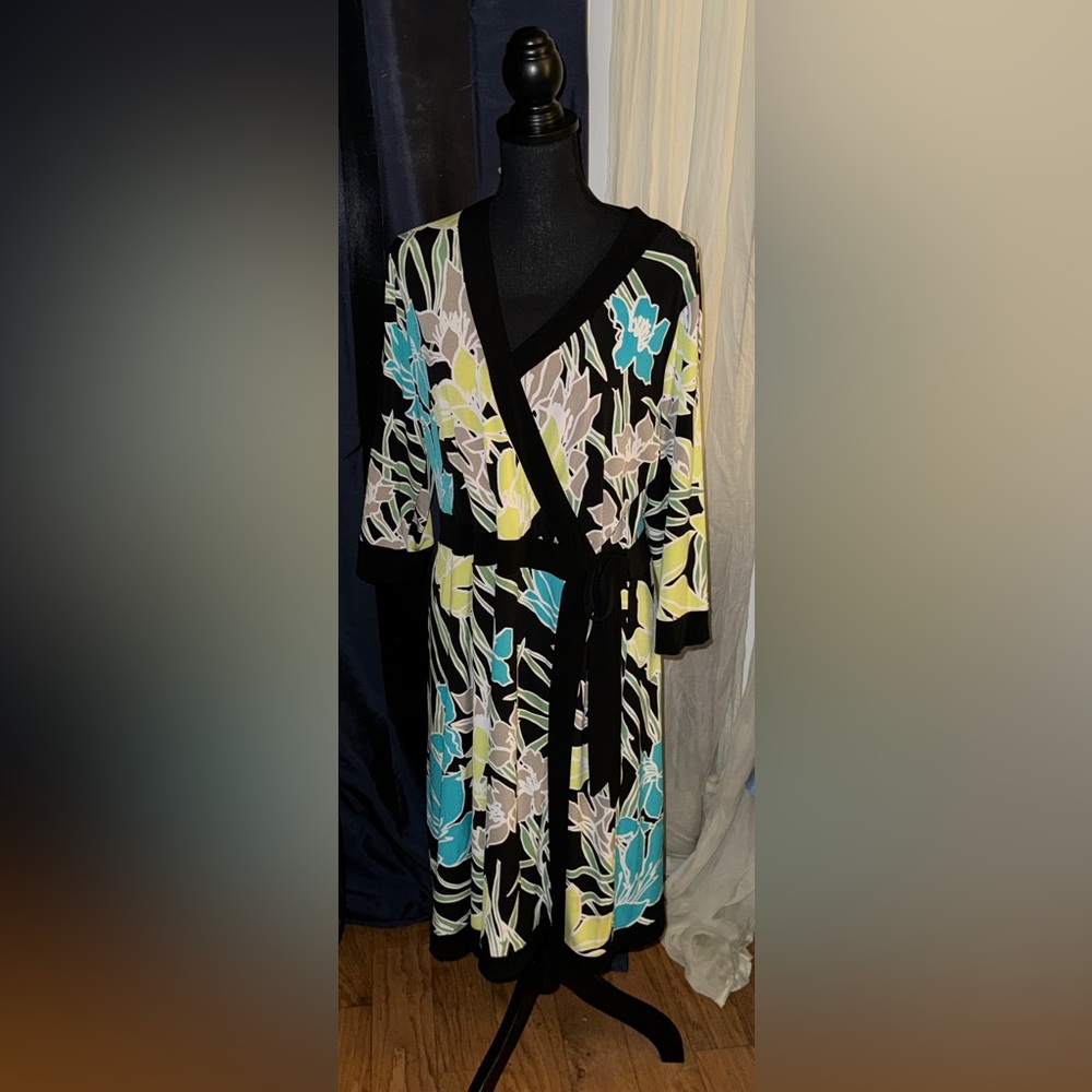 Beautiful with an island theme/ palm leaves.